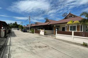 ขายบ้านแฝด สไตล์บ้านเดี่ยว 1 มบ.ลภัสรดา 5 ( โรงโป๊ะ-ตะเคียนเตี้ย)