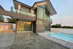 บ้านสังสร้าง พร้อมสระว่ายน้ำ บ้านพรีเมียม